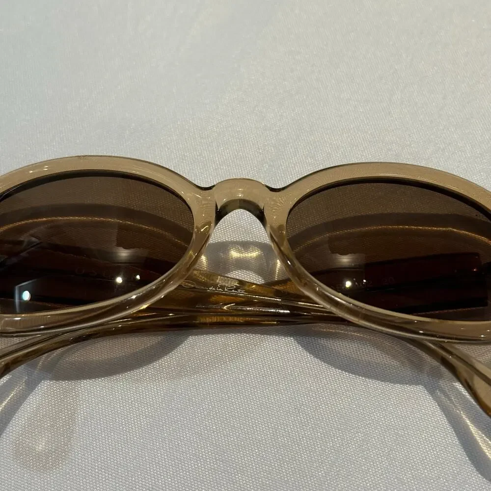 Oscar by Oscar de la Renta Sunglasses Mod 40 20 cream